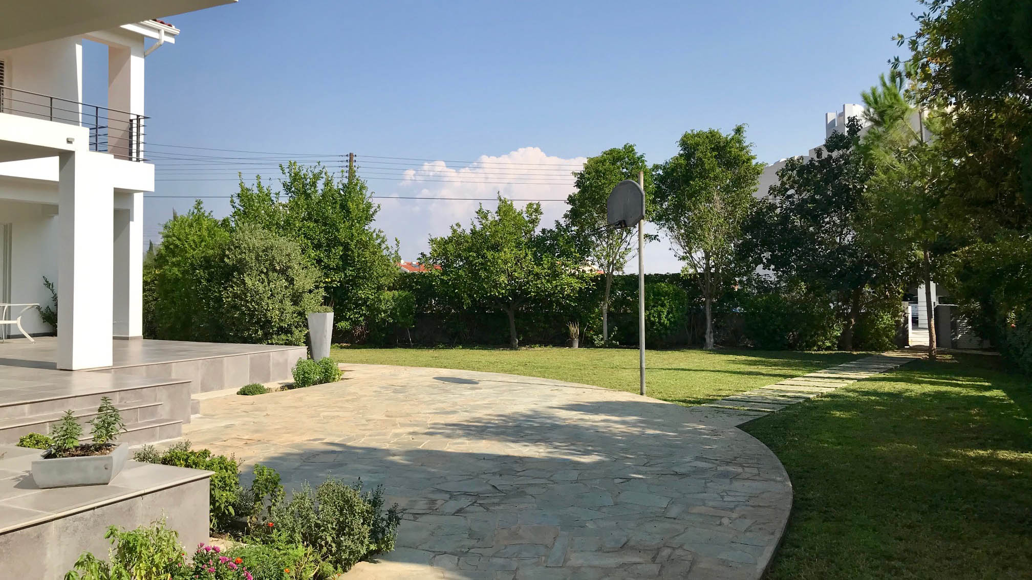 7 Bedrooms House in 1 Aretis