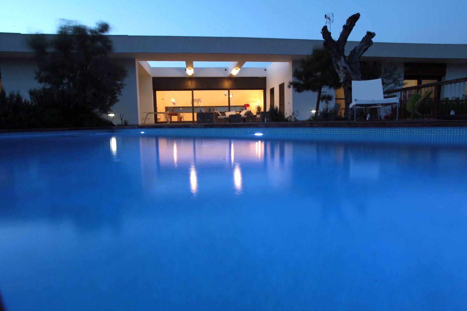 Outstanding Contemporary Living