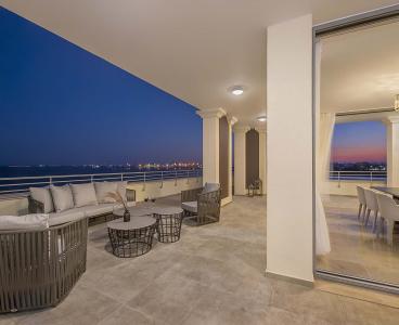 Amazing Seafront Duplex Apartment