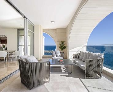 Exquisite Duplex Seafront luxury
