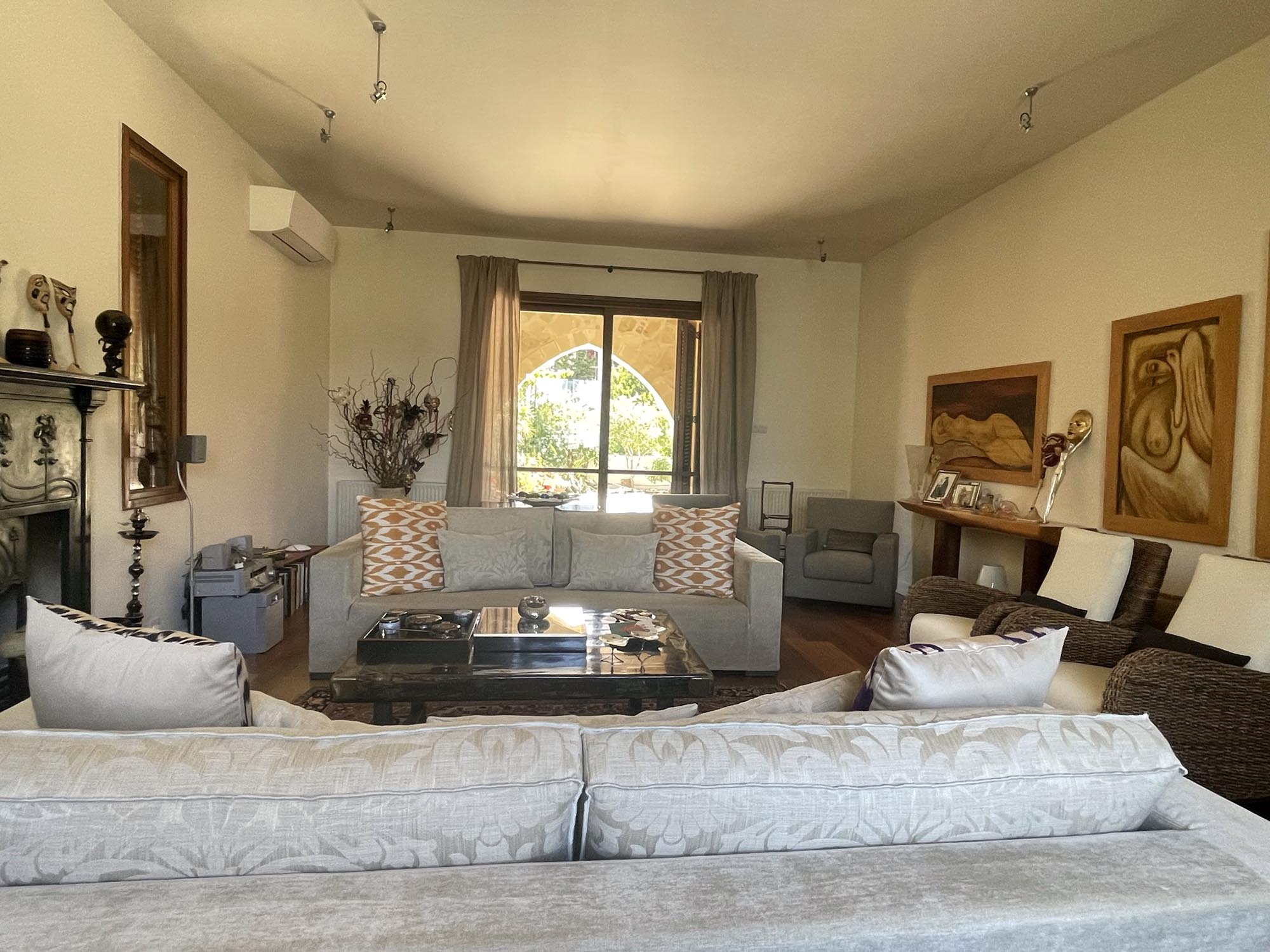 4 Bedrooms House in Iras 7