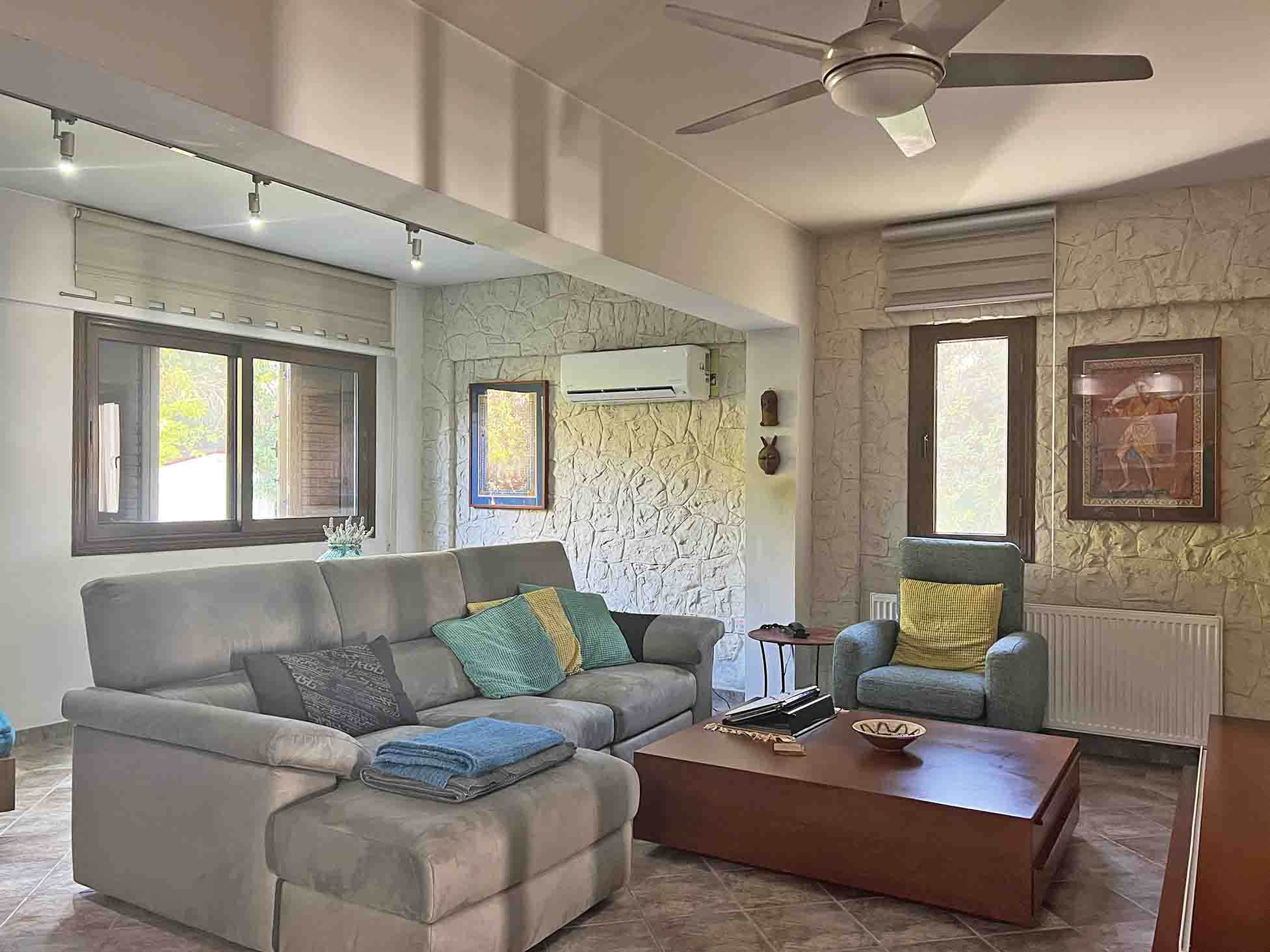 4 Bedrooms House in Spirou HAdjiyiakoumi