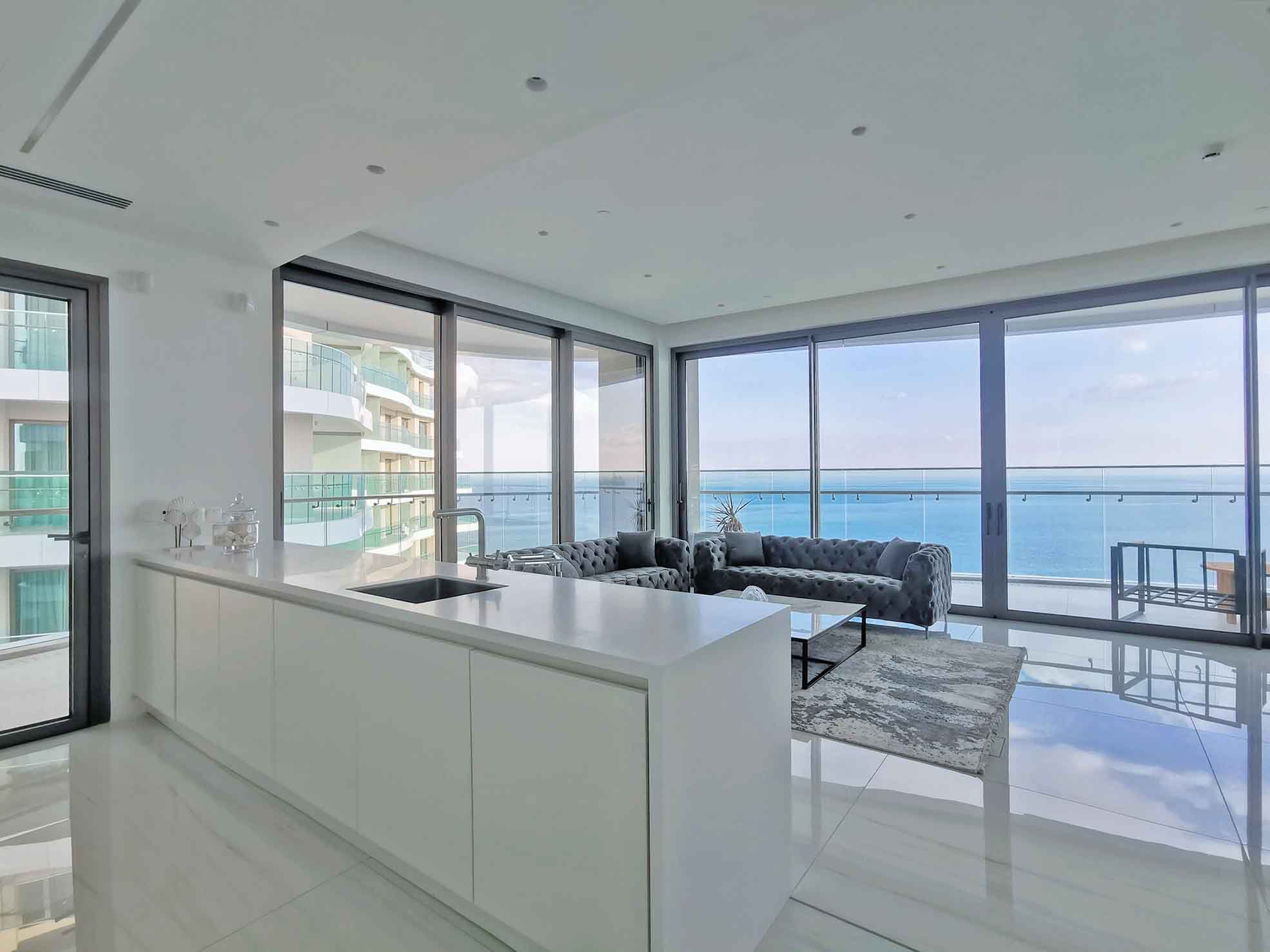 Super Luxurious Sea front