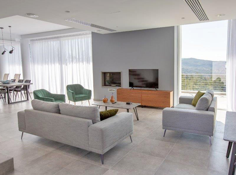 5 Bedrooms House in Limassol Suburbs