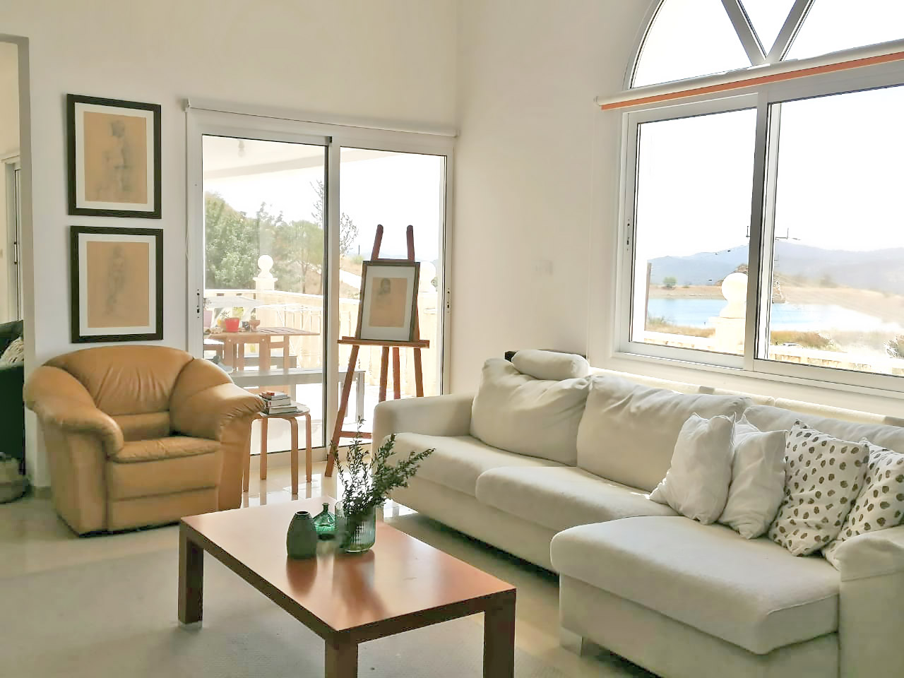 4 Bedrooms House in Eptagonia