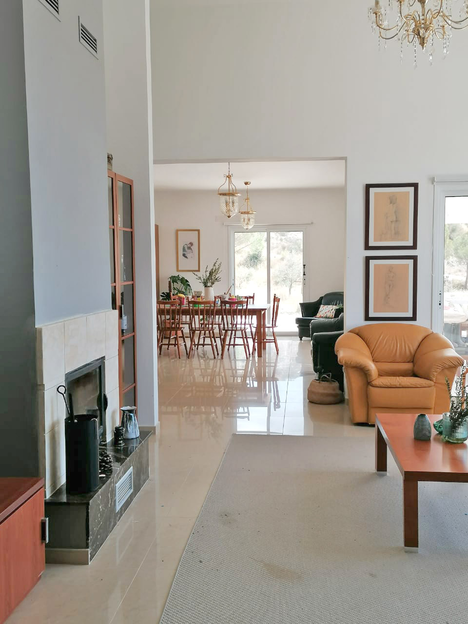 4 Bedrooms House in Eptagonia