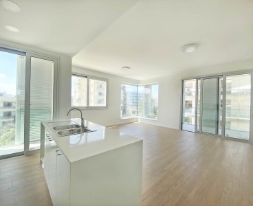 Ready to move in Penthouse! image on  M.Residence