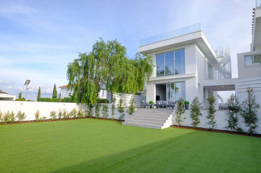 4 Bedrooms House in 28th October str