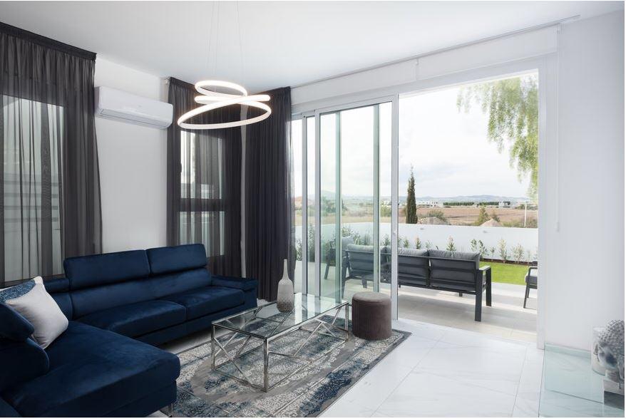 4 Bedrooms House in 28th October str