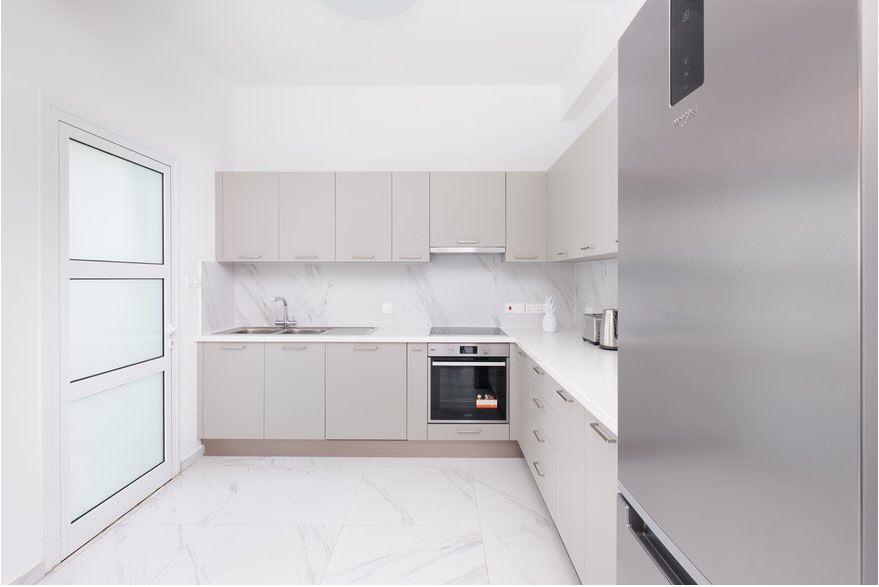 4 Bedrooms House in 28th October str