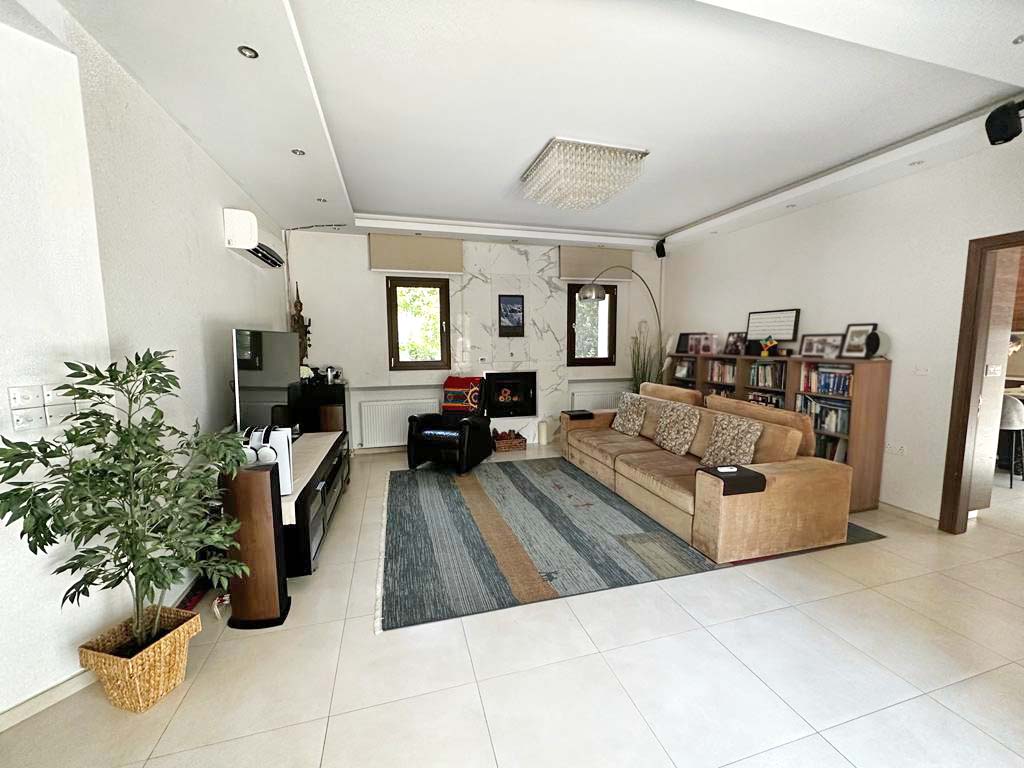 5 Bedrooms Villa in Potamos Yermasoyias