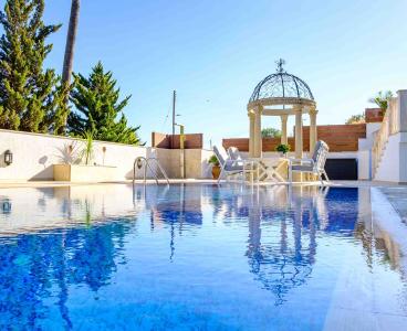 Stunning Luxury Villa in Kologiroi