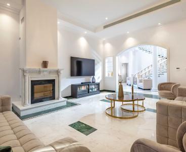 Stunning Luxury Villa in Kologiroi