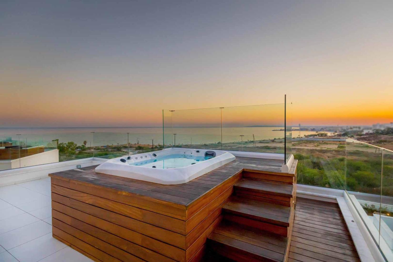 Villa with Unobstructed Sea View