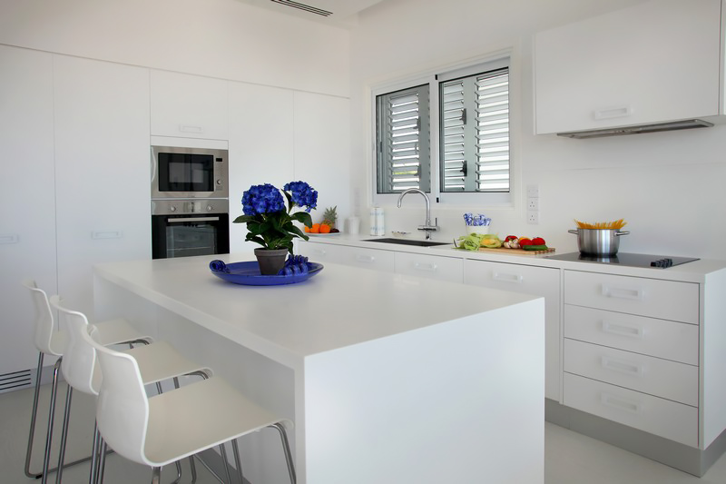 4 Bedrooms Villa in Vrisoudion Street Protamare Seafront Villas