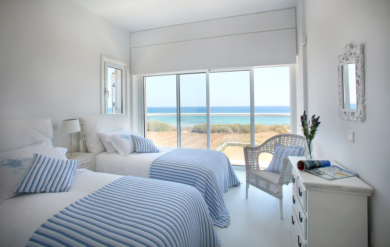 4 Bedrooms Villa in Vrisoudion Street Protamare Seafront Villas