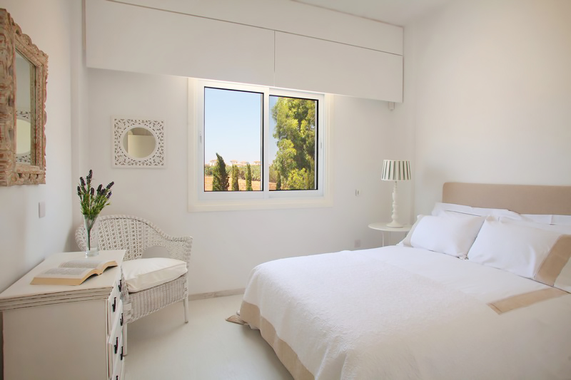 4 Bedrooms Villa in Vrisoudion Street Protamare Seafront Villas