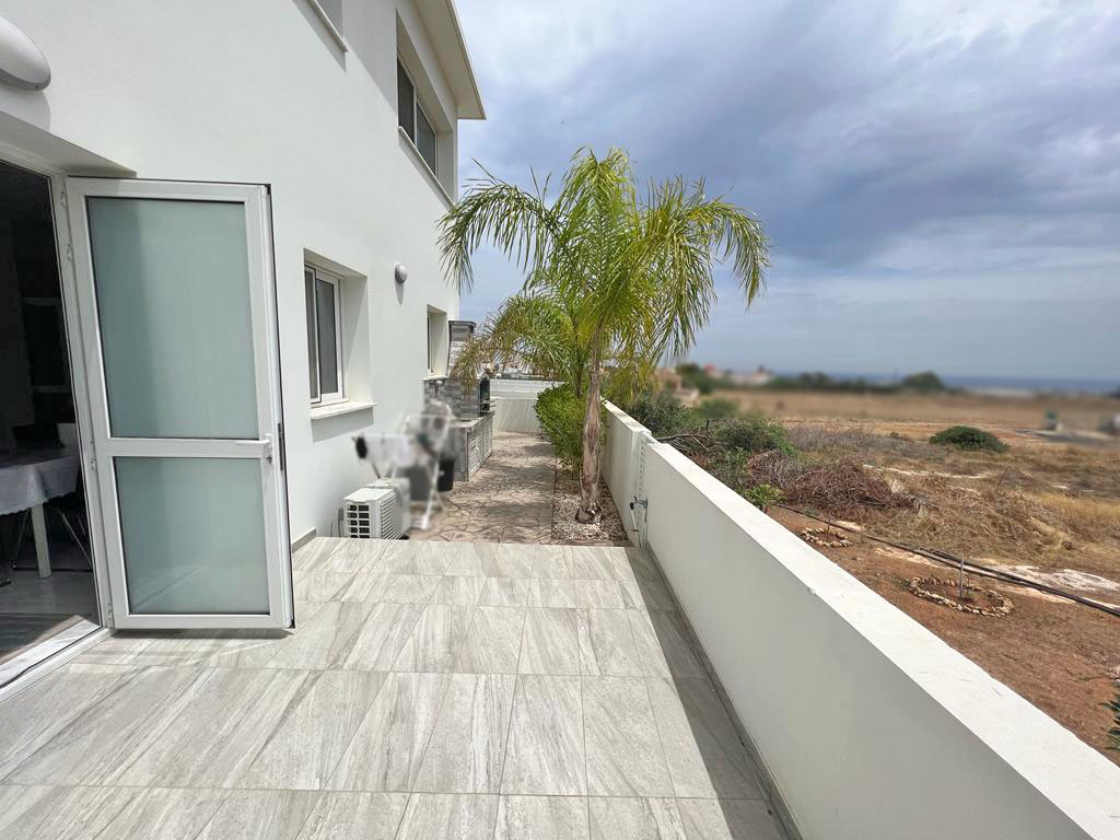 4 Bedrooms House in Aristoteli Valaoriti 13