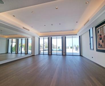 Superb beachfront apartment