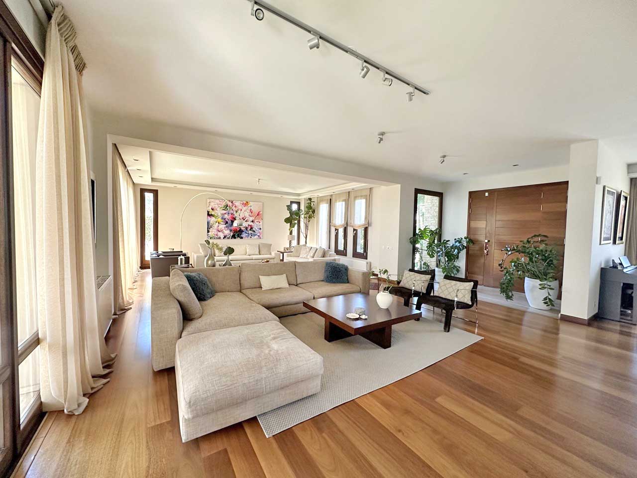 4 Bedrooms House in Pleiadon