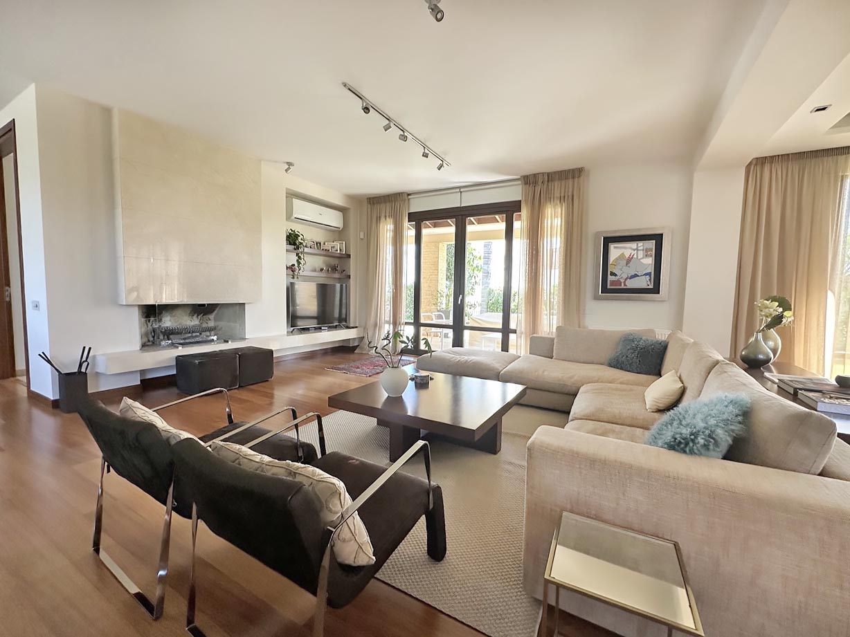 4 Bedrooms House in Pleiadon