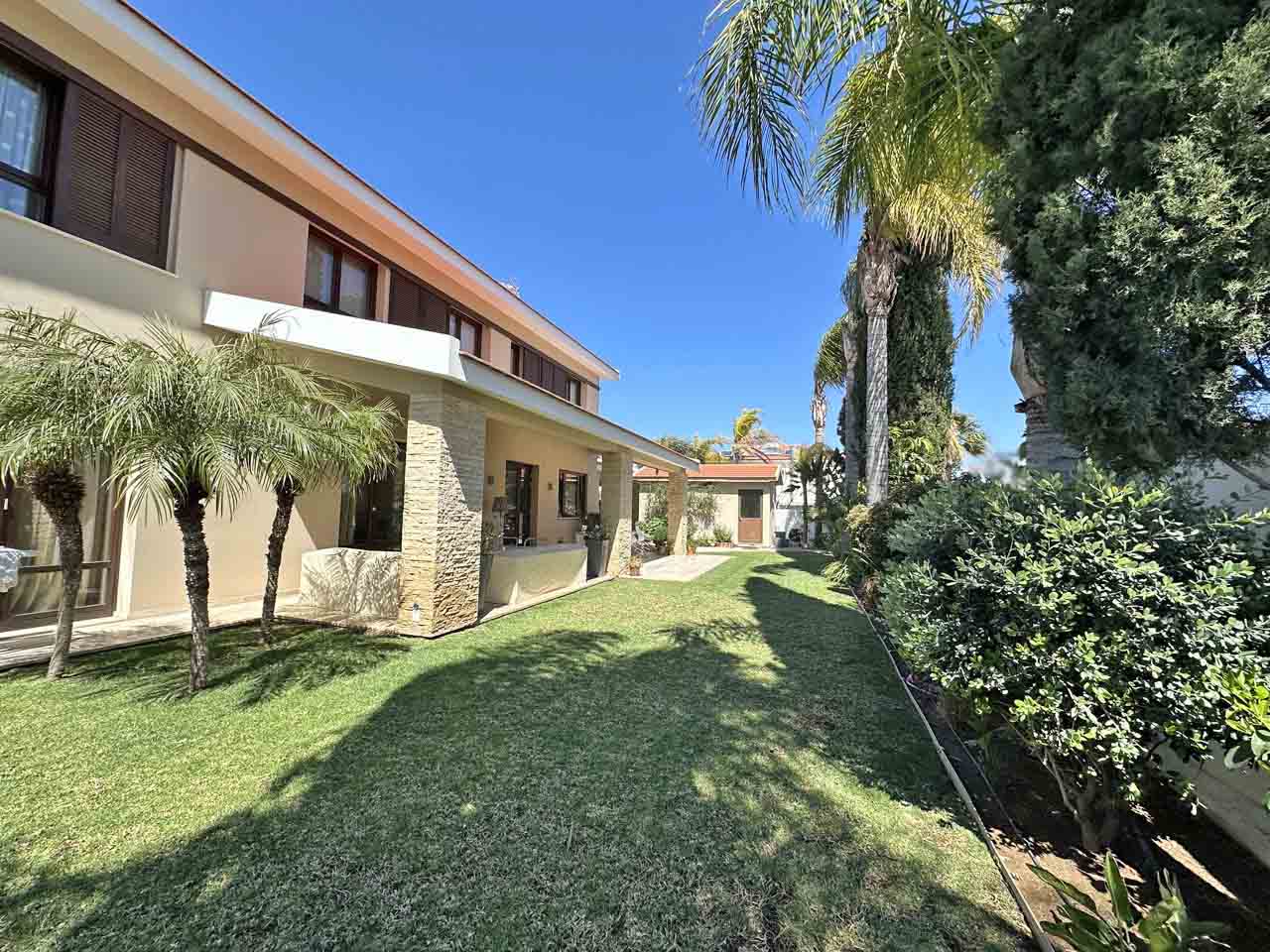 4 Bedrooms House in Pleiadon