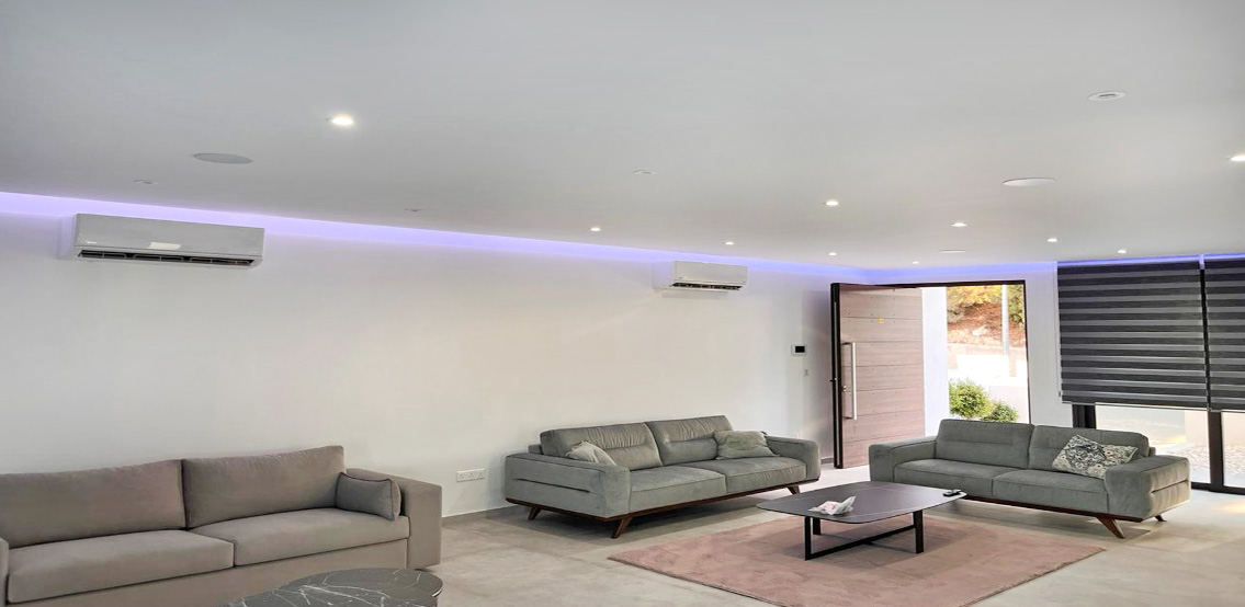 4 Bedrooms House in 1 Apriliou