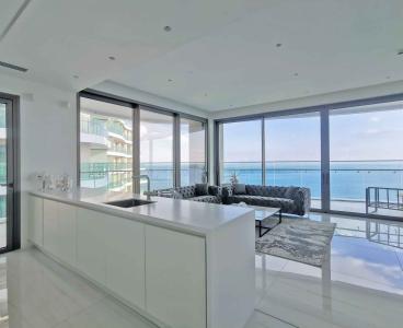 Super Luxurious Sea front Penthouse