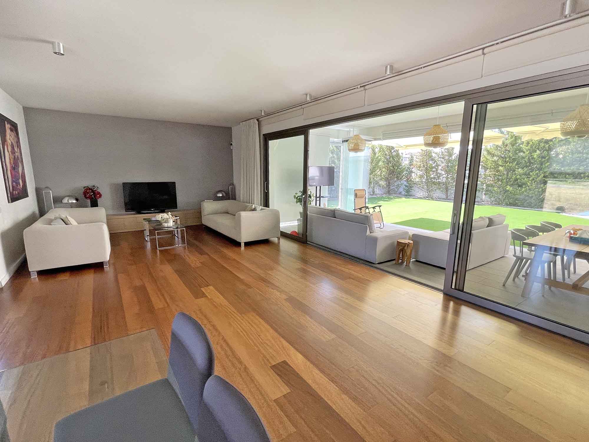 5 Bedrooms House in 2 agoniston