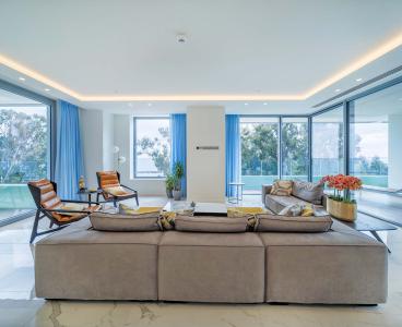 Iconic Beach Flat in Symbol Tower!