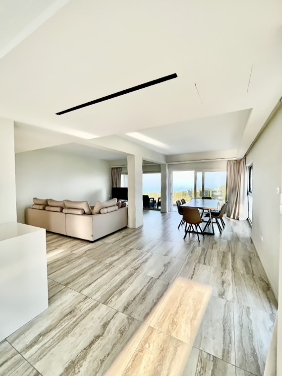 Luxurious Beachfront Flat