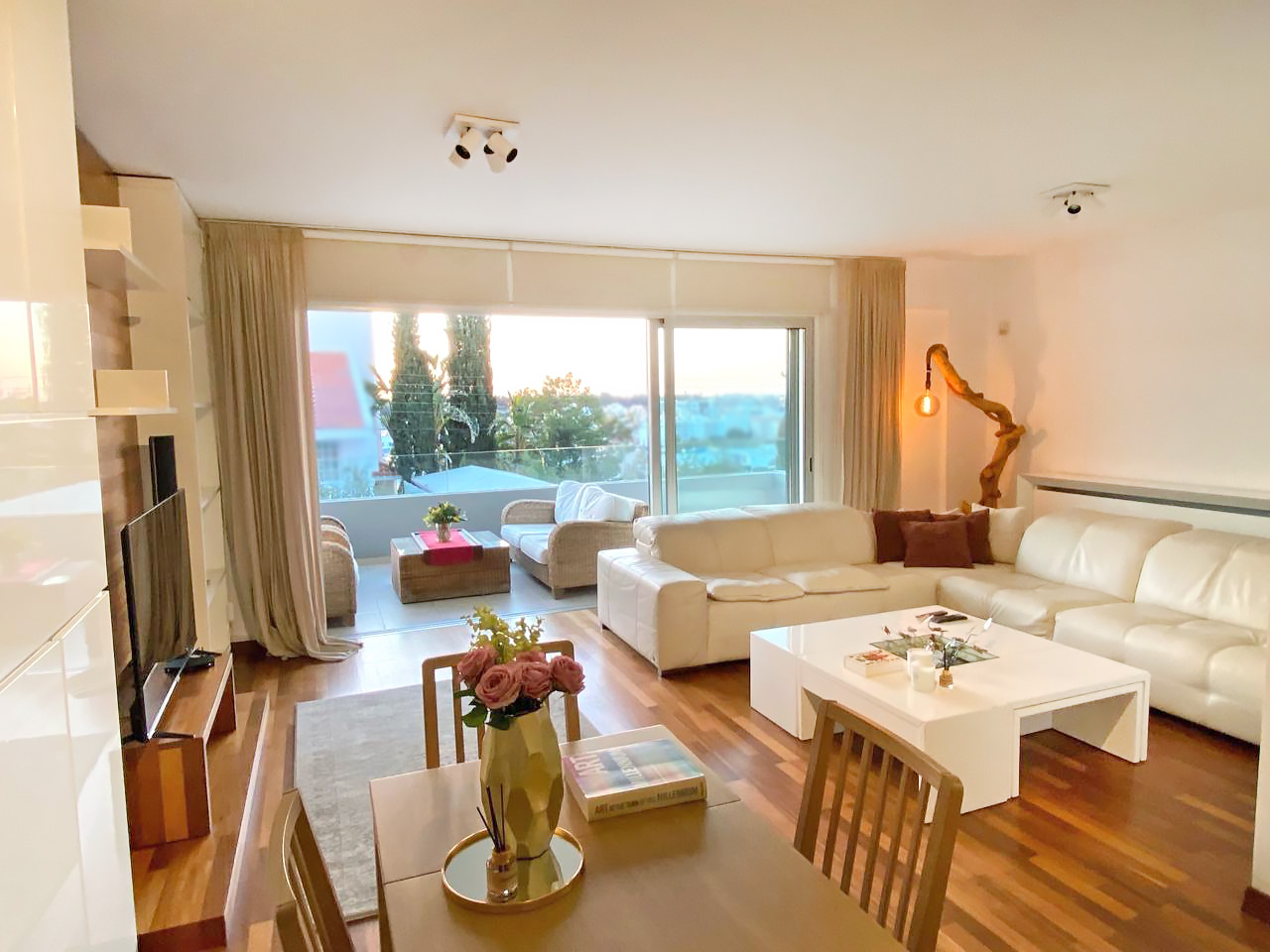 4 Bedrooms Apartment in Parthenonos 21