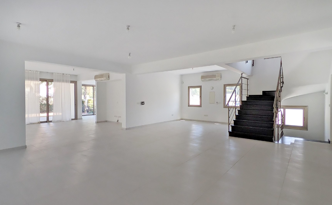 5 Bedrooms House in Vouliagmenis