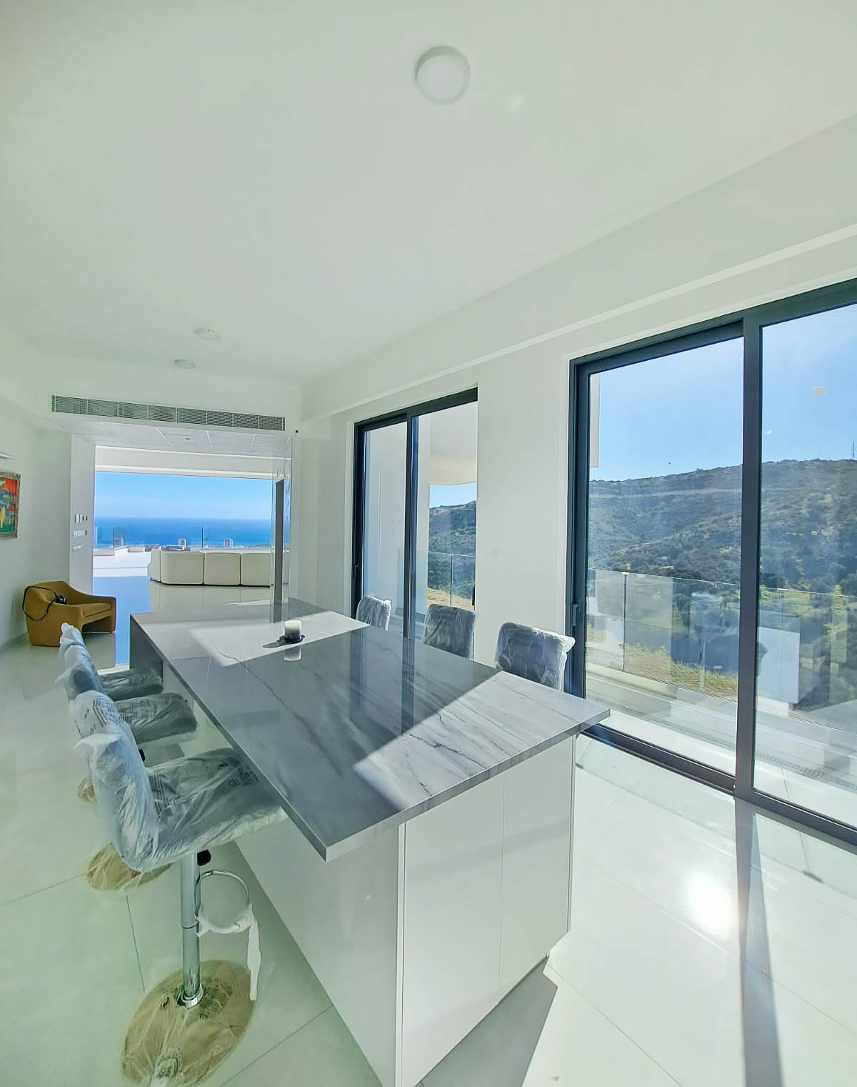 8 Bedrooms House in Ayios Tychonas