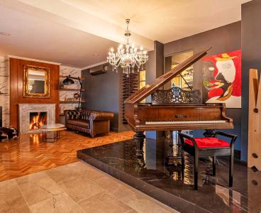 Unique Penthouse with Panoramic Views