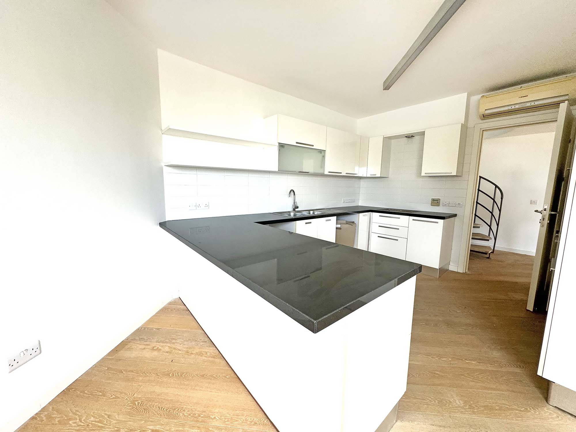 3 Bedrooms Penthouse in Lapithou 13