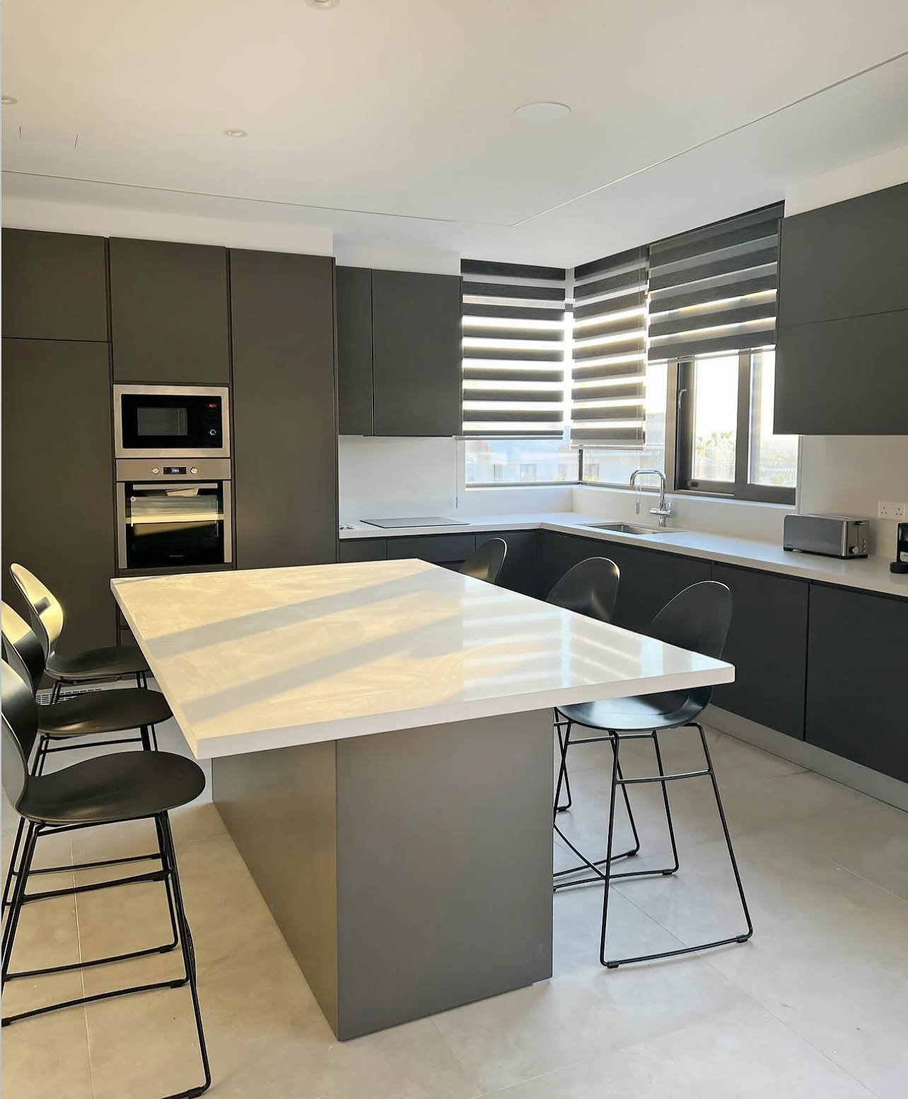 3 Bedrooms House in 1 Apriliou