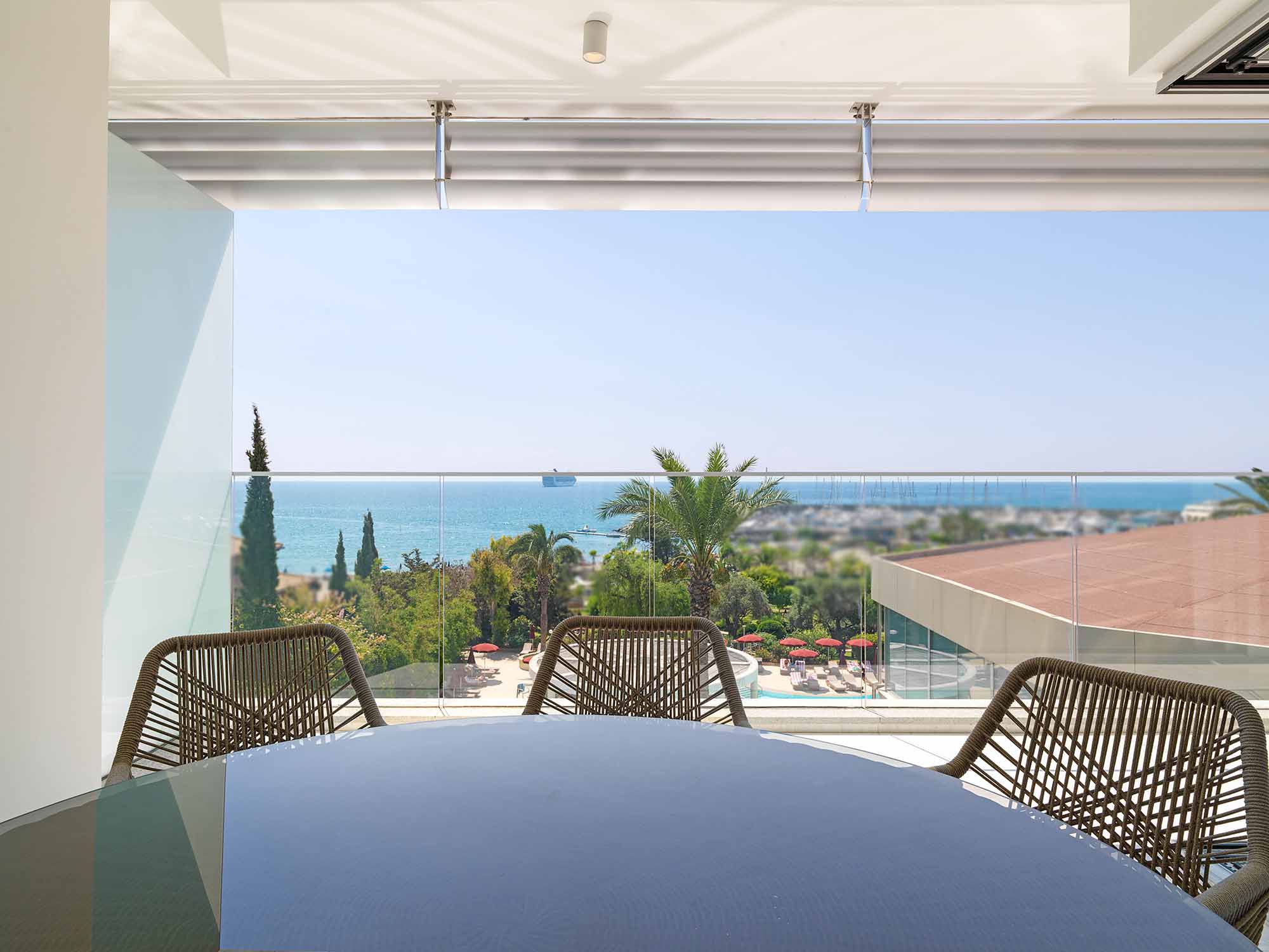 2 Bedrooms Apartment in St Raphael Tower Resort