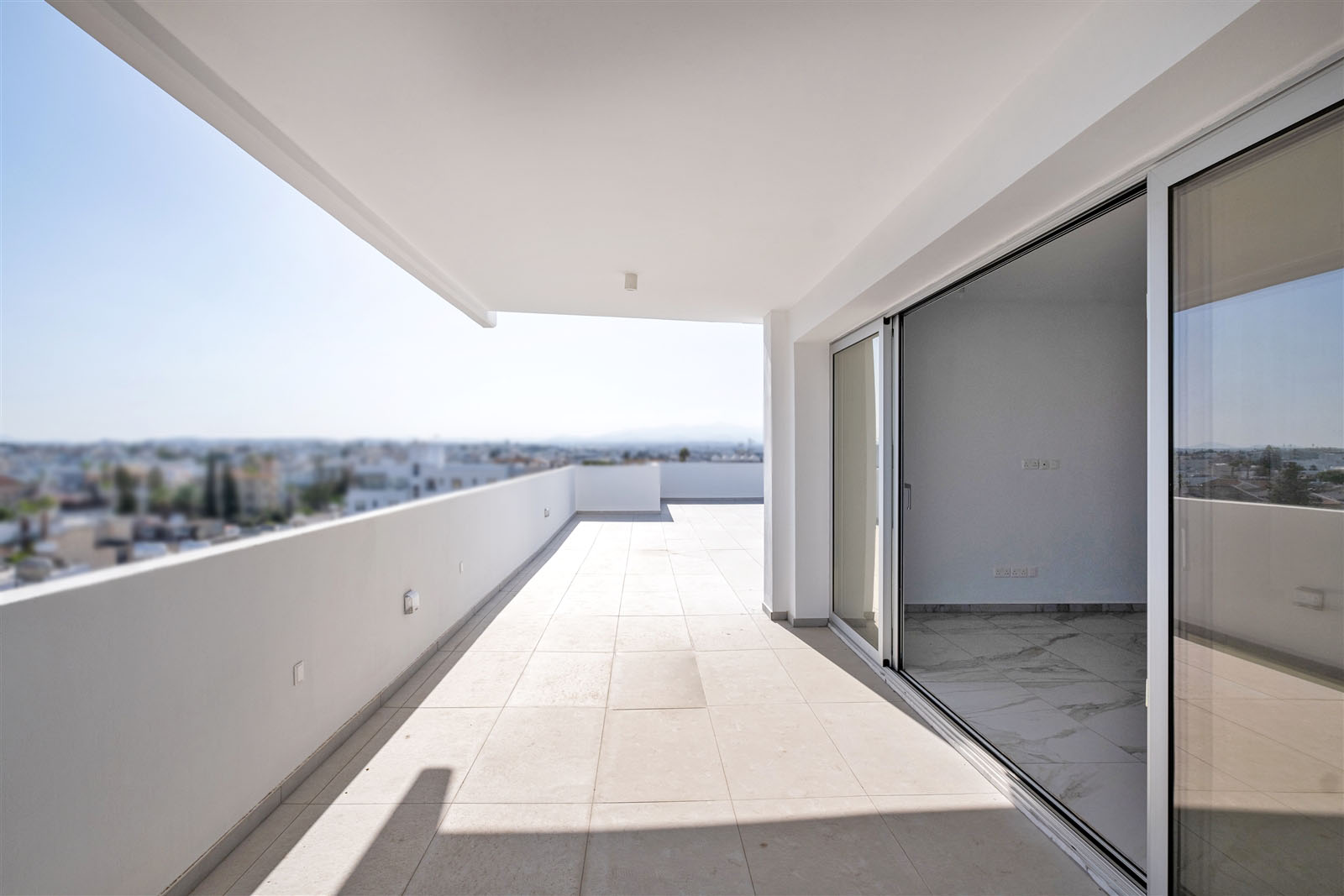 3 Bedrooms Apartment in 38A Perikleous