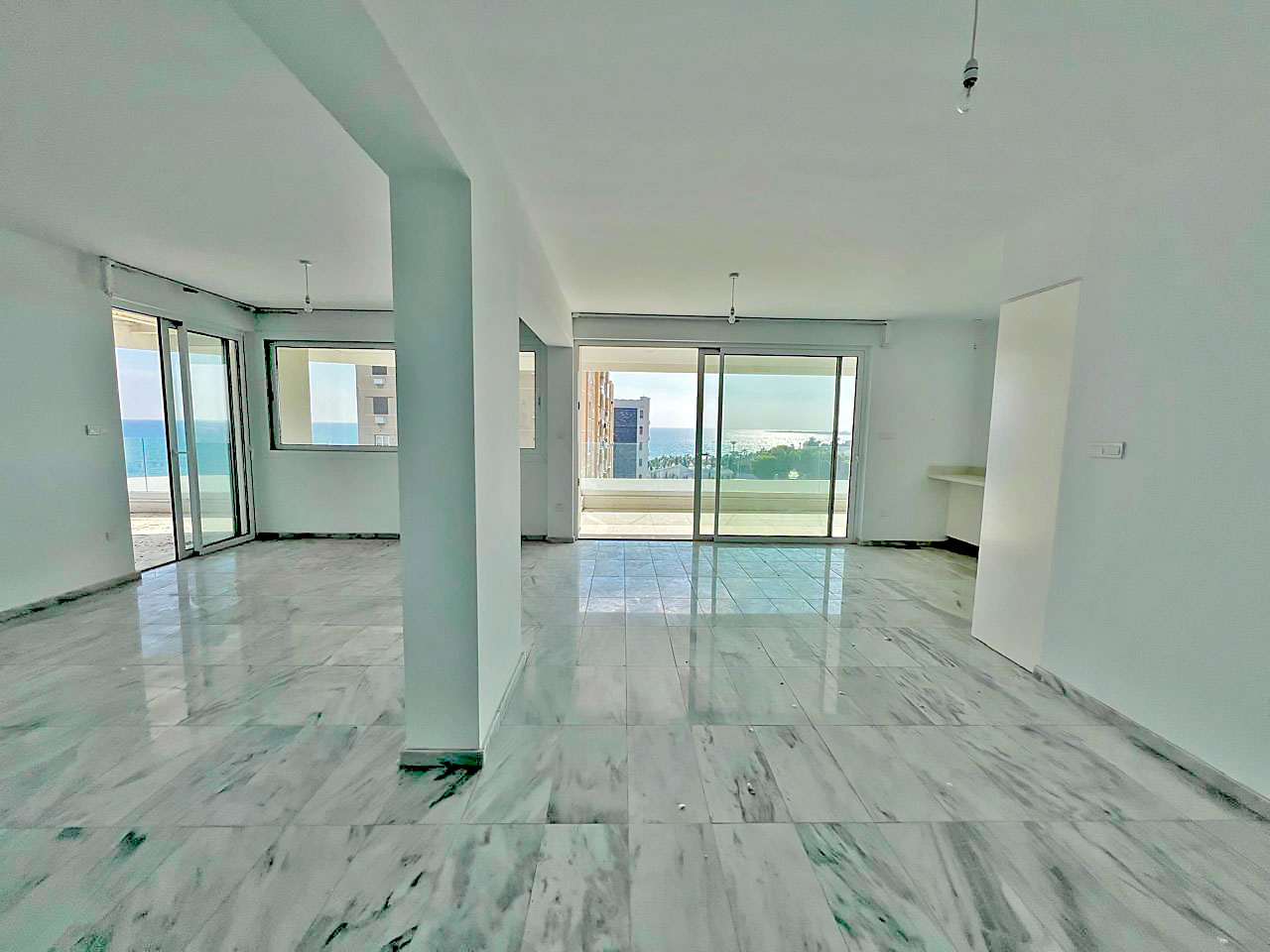 4 Bedrooms Apartment in Kosta Markidi