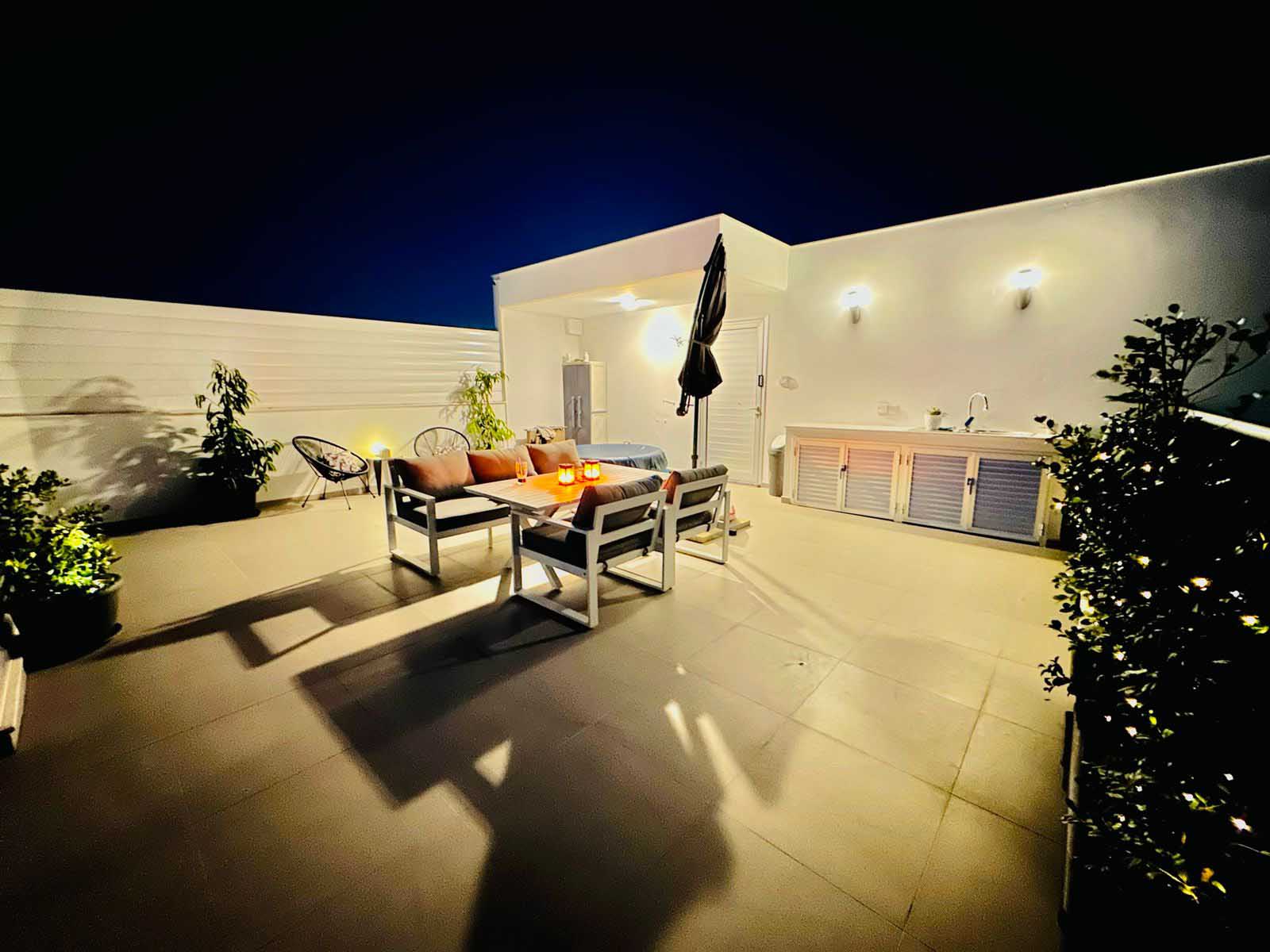 2 Bedrooms Penthouse in Faneromeni