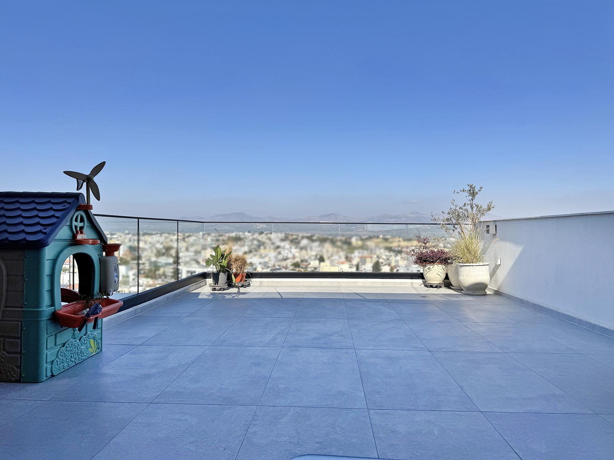 3 Bedrooms Penthouse in 2 Vavyla