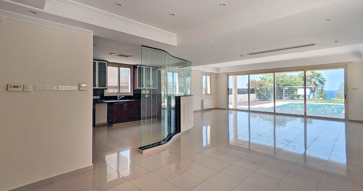 5 Bedrooms Villa in Protaras