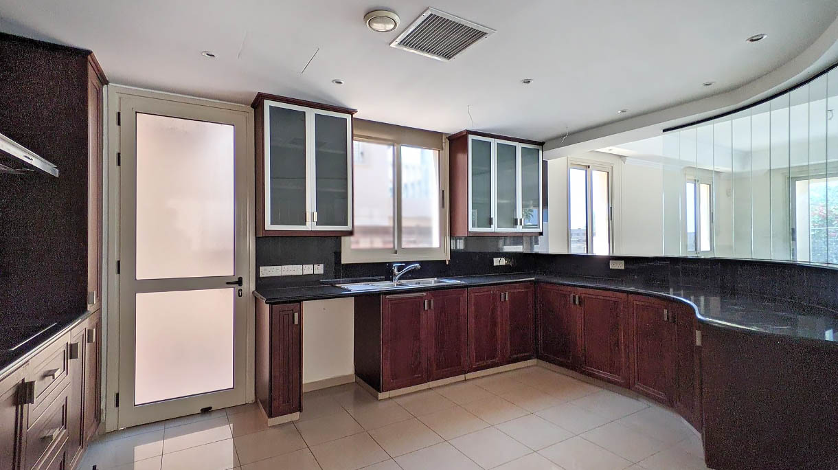 5 Bedrooms Villa in Protaras