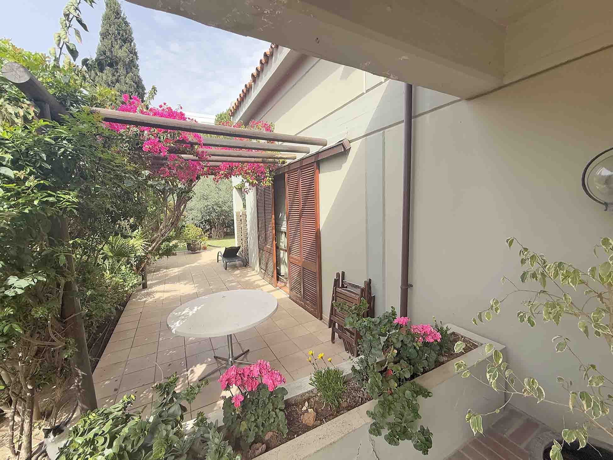 4 Bedrooms House in Danais