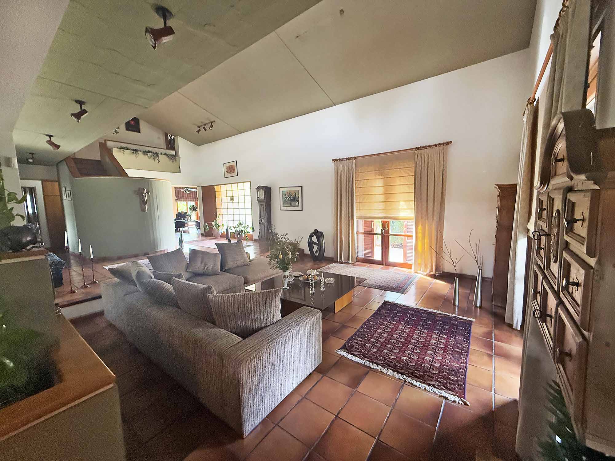 4 Bedrooms House in Danais