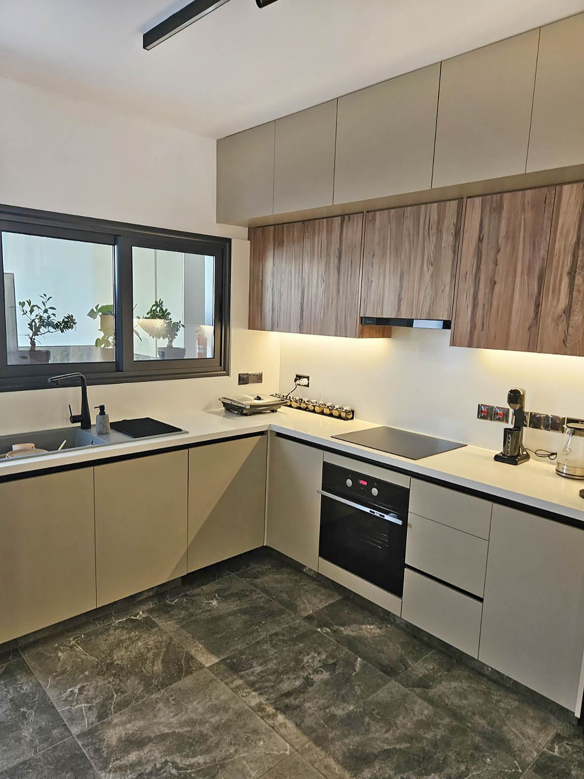 3 Bedrooms Penthouse in Mesa Yeitonia