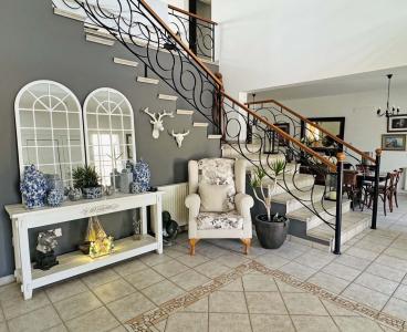 Exclusive 350m² Residence