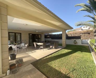 Poolside Family Home in Platy & Rik Aglantzias, Aglantzia, Nicosia