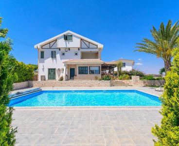 Spacious Coastal villa